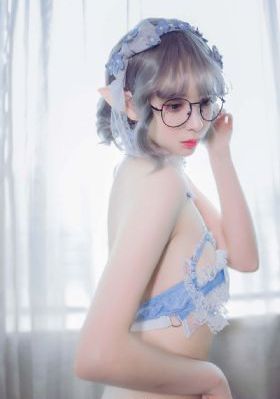 年轻丰满的继母亚洲精品